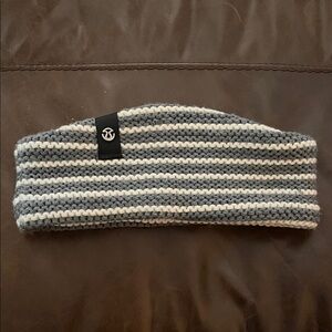Lululemon•Striped Gray and White Knit Headband